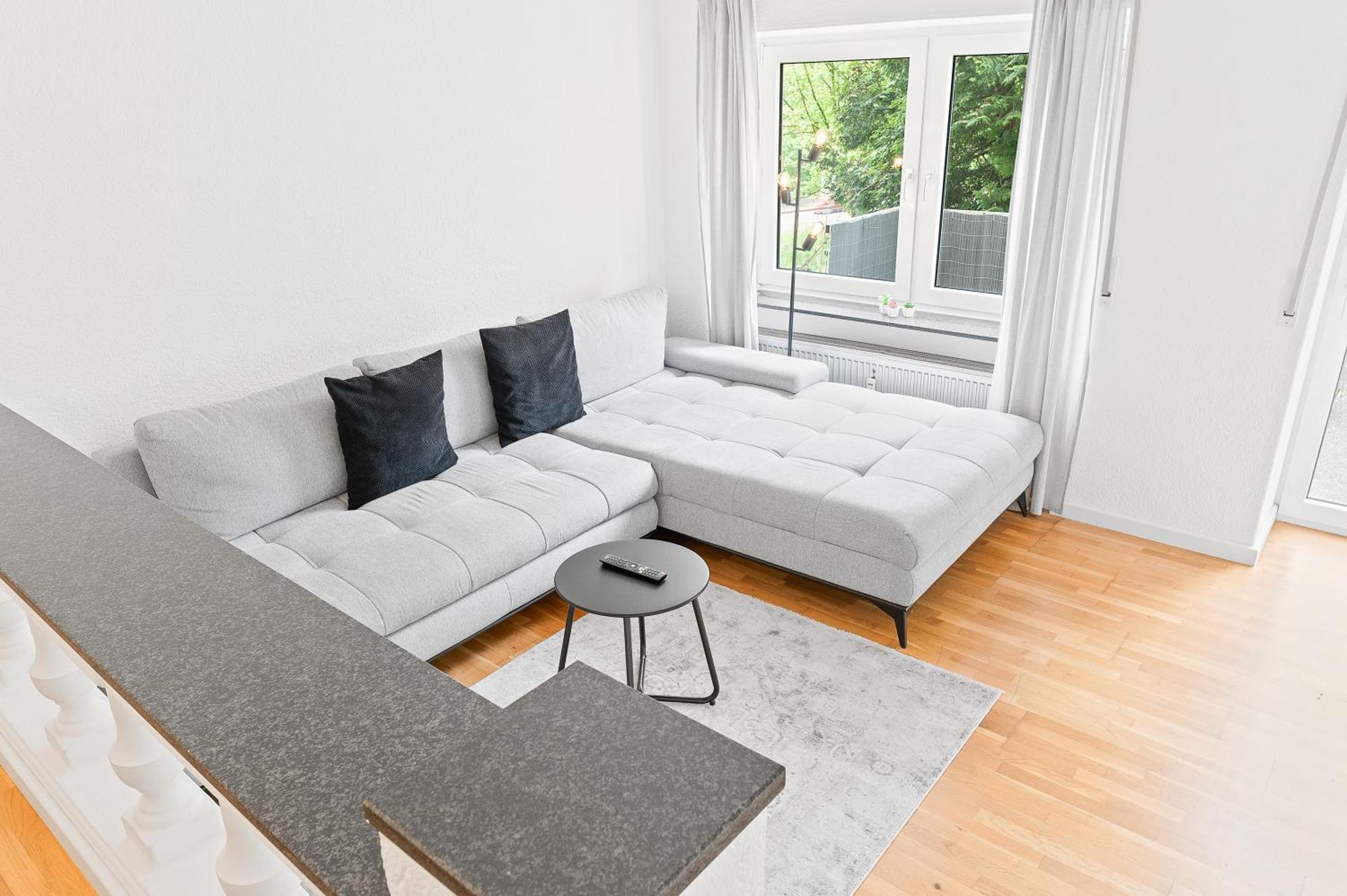 Kingsize Bett, Terrasse, Netflix, Zwei Zimmer Pforzheim Extérieur photo