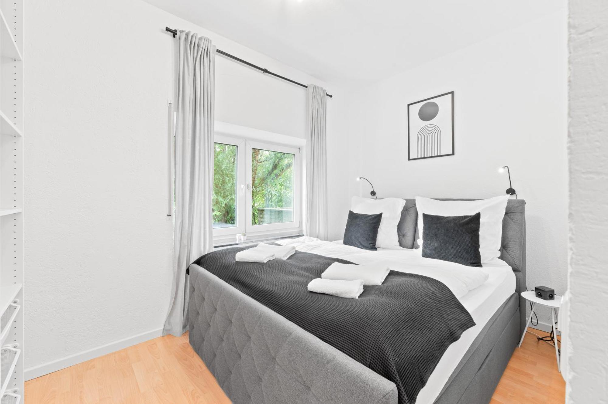 Kingsize Bett, Terrasse, Netflix, Zwei Zimmer Pforzheim Extérieur photo